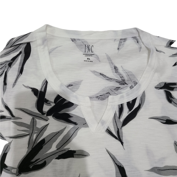 Inc t-shirt, x- large, white/black printed - Picture 2 of 2